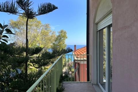 1 kamb. 34 kv.m. butas-studija su vaizdu į jūrą, Sanremo, Ligūrija (Šiaurės Italija)